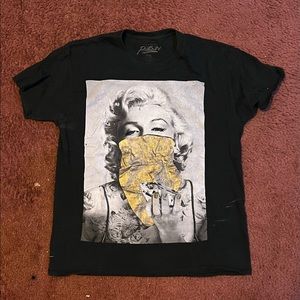 Mens Graphic Tee Size L